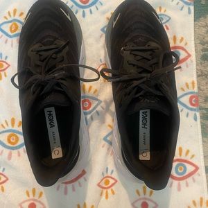 Hoka Arahi 6, women’s size 11B, black and white